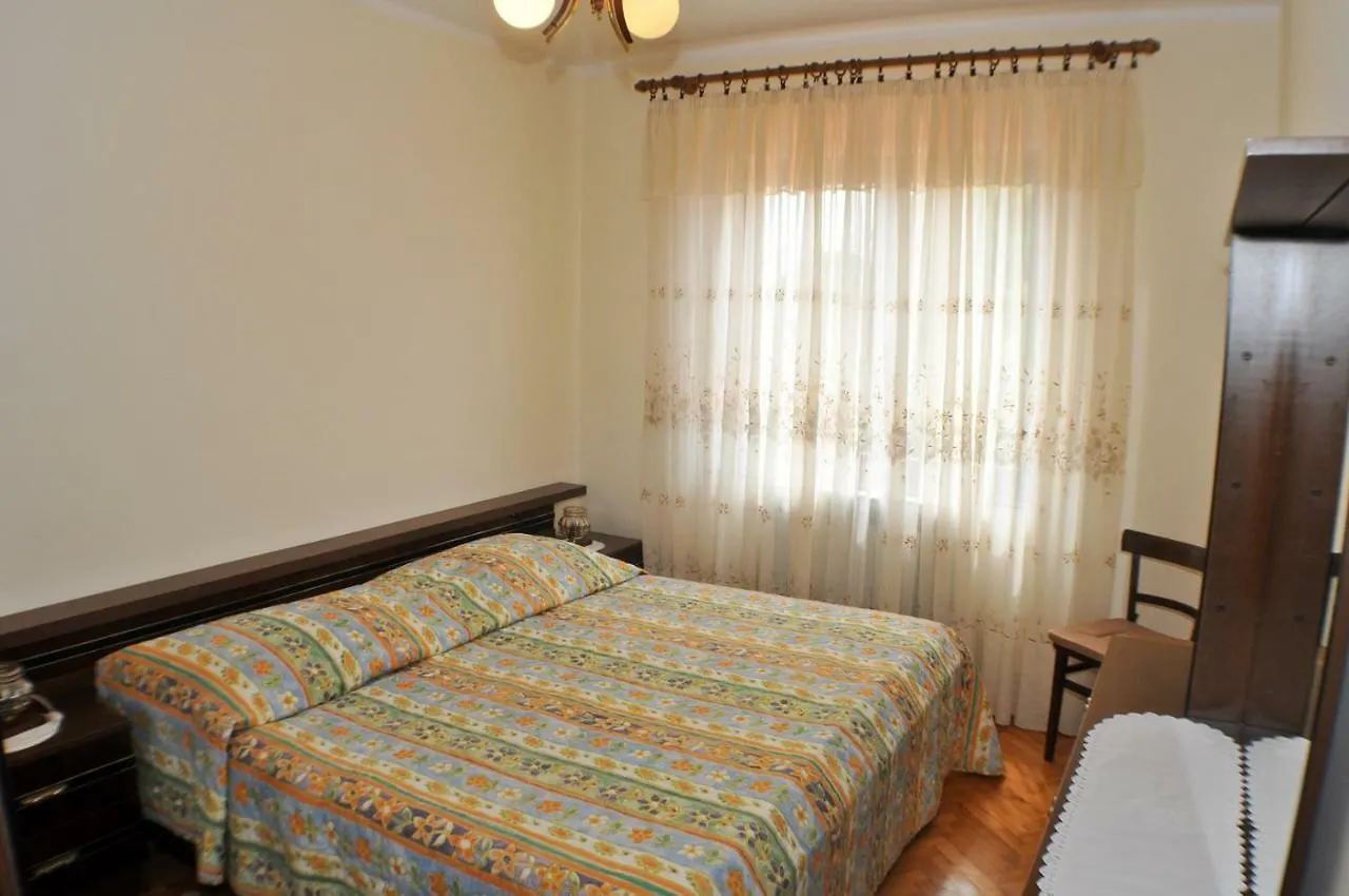 Hotel Haus Liliana Tar-Vabriga 3*,